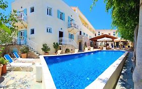 Kastro Hotel
